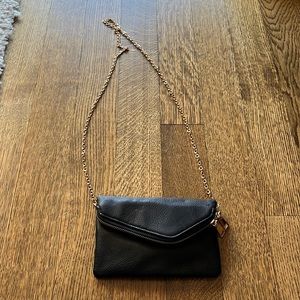 Convertible crossbody wristlet in black